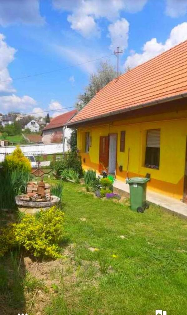 eladó családi ház, Perbál
