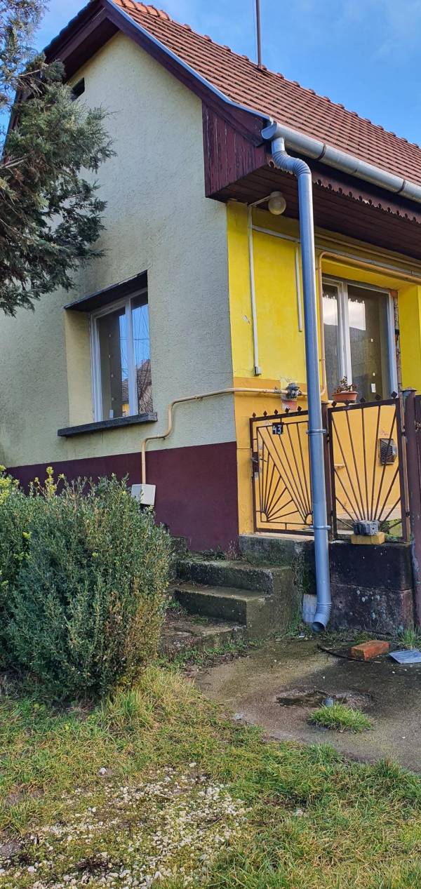eladó családi ház, Perbál