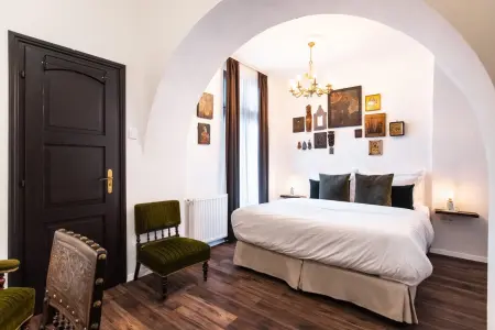 Eladó hotel, szálloda, Visegrád 20+3 szoba 820 m² 1437.8 M Ft